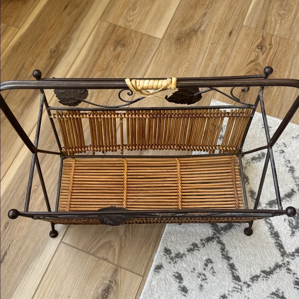 VINTAGE PIER 1 IMPORTS MAGAZINE HOLDER